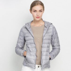 Winter Women Ultra Light Down Jacket 90% White Duck Down Hooded Jackets Warm Coat Parka Female Portable Outwear Windbreaker